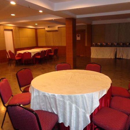 Oyster Airport Hotel Hyderabad Exterior photo