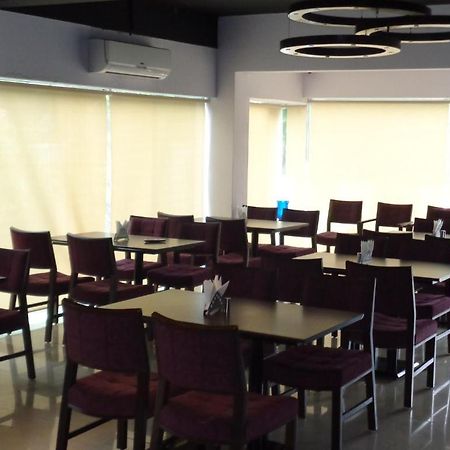 Oyster Airport Hotel Hyderabad Exterior photo