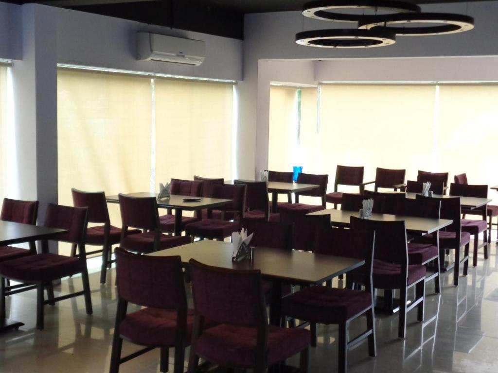 Oyster Airport Hotel Hyderabad Exterior photo